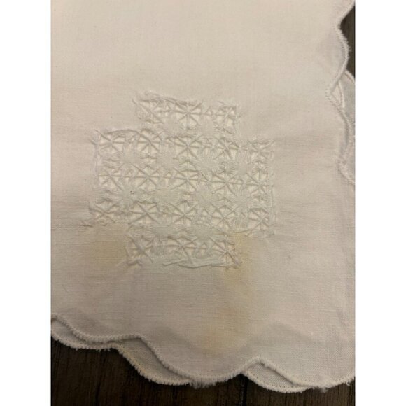 Vintage White Linen Doilies With Embroidered Detailing - Set Of 5 - Picture 2 of 6
